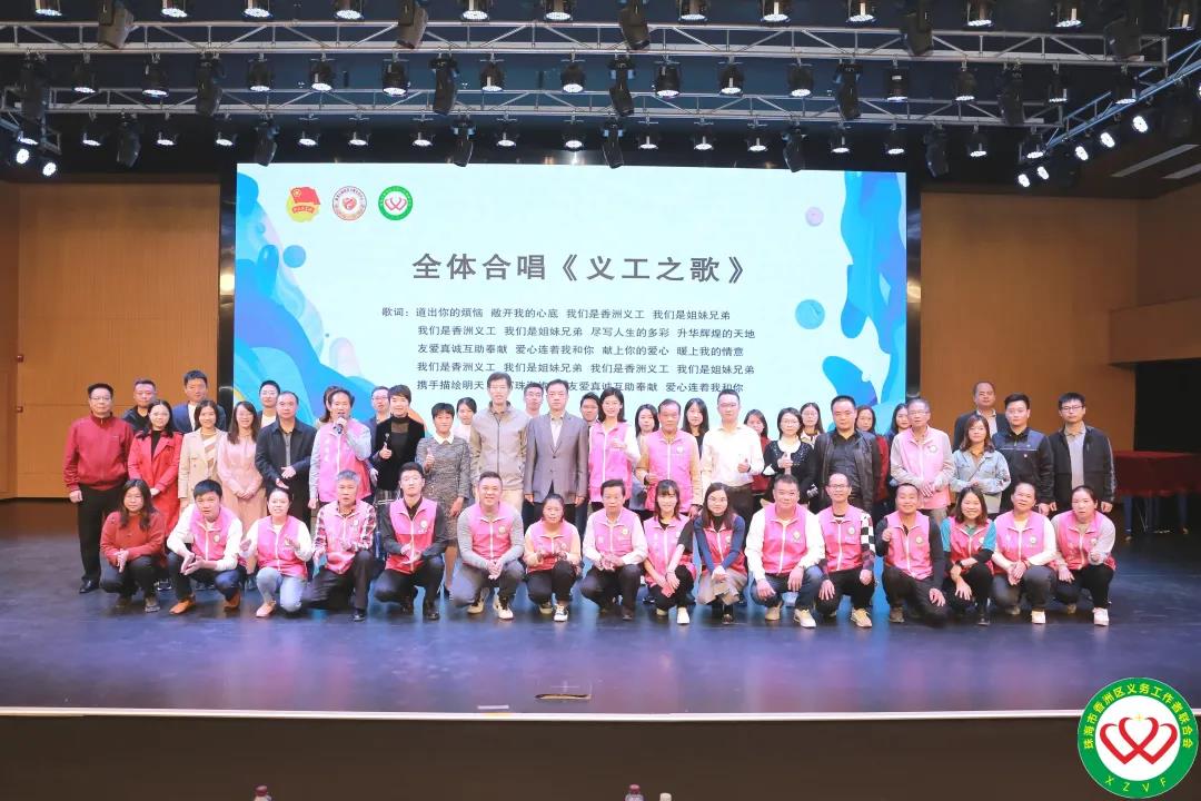 今年会官方网站显示，“屏” 显爱心